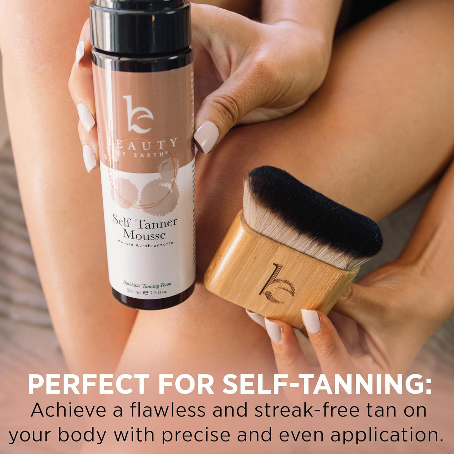 Ultra Soft Self Tanner Brush - Kabuki Brush for Body Foundation & Makeup, Blending Applicator for Tanner, Self Tanning Mitt, Achieves Sunless Streak-Free Fake Tan, Durable, Easy to Clean